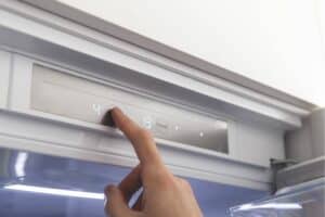 Wie viel Grad sollte man im Kühlschrank einstellen?